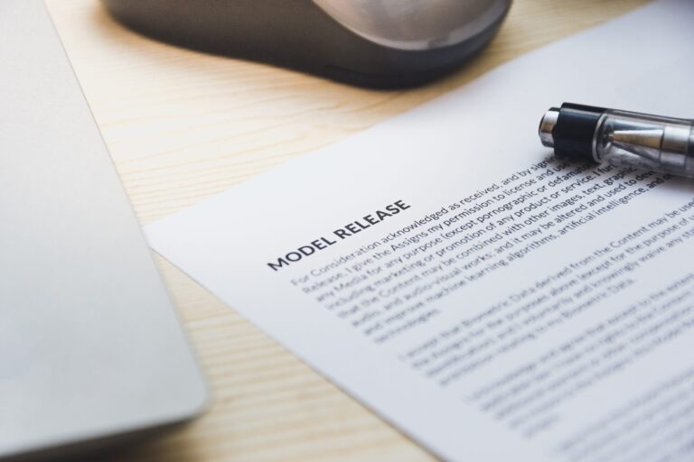 "What Makes a Contract Legally Binding in India - Signed Agreement and Legal Documents"